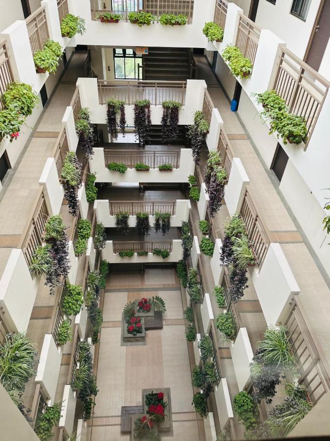Near Johnhay Minesview Fast Wi-Fi Netflix Balcony Leilighet Baguio City Eksteriør bilde