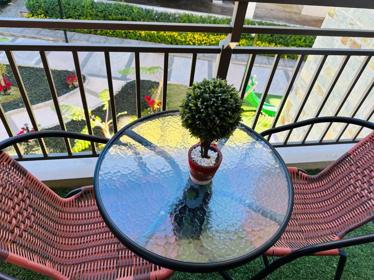 Near Johnhay Minesview Fast Wi-Fi Netflix Balcony Leilighet Baguio City Eksteriør bilde